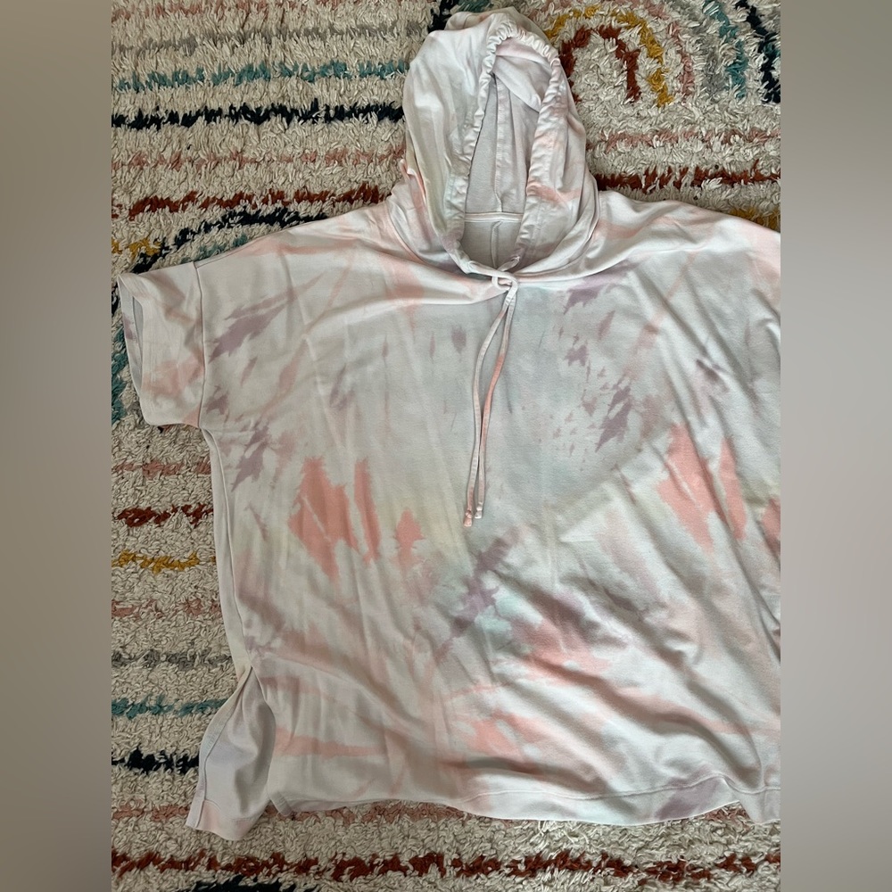 Size large tie dye maternity top